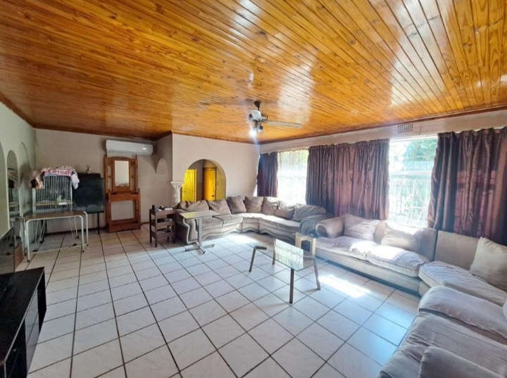 4 Bedroom Property for Sale in Roosheuwel North West